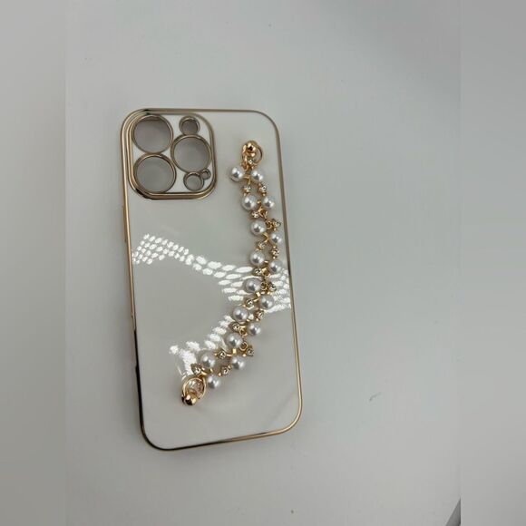 Elegant Pearl Chain iPhone Case - Picture 4 of 5